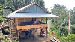 Sinergitas Pelayanan Kasih dan Misi Kemanusian Warga Gereja Toraja Bangun Rumah untuk Ambe' Lena