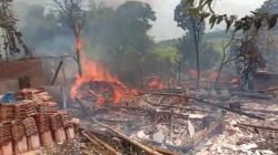 Tiga Rumah Panggung di Desa Neglasari Limbangan Garut Kebakaran