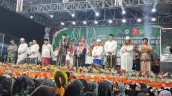 Puluhan Ribu Jamaah Semarakkan Duduksampean Bersholawat Peringatan HUT RI ke-79