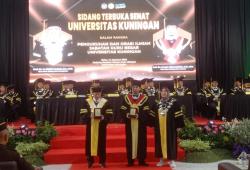 Dua Dosen Universitas Kuningan Resmi Dikukuhkan sebagai Guru Besar