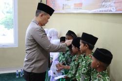 Kapolres Pidie Jaya AKBP Ahmad Faisal Pasaribu Santuni Puluhan Anak Yatim