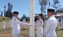 Remaja Bromo Kenang Jasa Pahlawan di Tengah Dinginnya Bediding