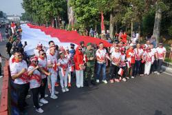 Ribuan Orang Arak 200 Meter Bendera Merah Putih, Sampaikan Pesan Persatuan dari Kota Bogor