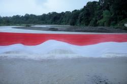 Pimpin Apel Kebangsaan dan Pembentangan Bendera Merah Putih Raksasa, Ini Harapan Pj Bupati