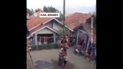 Viral Detik-Detik Peserta Panjat Pinang Tewas di Brebes, Netizen: Merinding