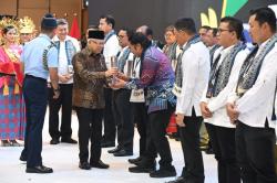 Daerah Zero Terorisme, Pj Gubernur Banten Al Muktabar Terima Penghargaan RAN PE Award 2024