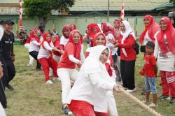 Momen Kocak, Danrem Lilawangsa Ikut Lomba Tarik Tambang Sampai Terjungkal