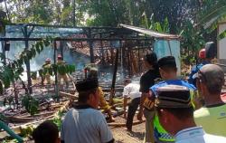 Akibat Konsleting Listrik di Kamar, Rumah Dekat Makam di Godong Terbakar