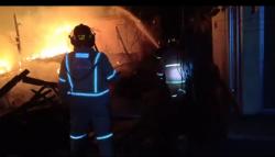 Rumah Kontrakan di Limo Depok Terbakar Hebat