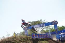 Janjikan Atraksi Lebih Seru, Kratingdaeng Supercrosser 2024 Dirtwar Energy Hadir  Tulungagung