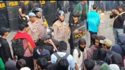 Aksi Panas Demonstrasi Mahasiswa di Cirebon Berakhir Damai, Kapolres Mendapat Apresiasi