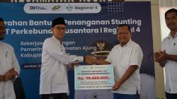 PTPN 1 Regional 4 Serahkan Bantuan TJSL ke Warga Jember