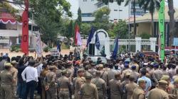 Puluhan Mahasiswa Demo di Gedung DPRD Batam Kawal Putusan MK