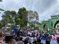 Sehari Pasca Dilantik, Mahasiswa Aceh Tengah Lakukan Aksi di Gedung DPRK