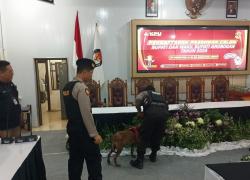 Lakukan Sterilisasi, Polres Grobogan Pastikan Keamanan Kantor KPU dan Bawaslu Grobogan