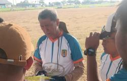 Head Coach Indramayu United, Yono Rosadi, Siapkan Pemain untuk Pertandingan Liga 3