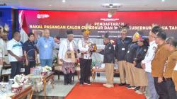 Matius Fakhiri - Aryoko Rumaropen Resmi Daftar Cagub dan Cawagub ke KPU Papua