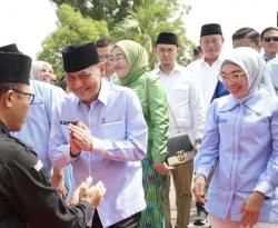 Resmi Daftar ke KPU, Ali Rahman-Ayu Asalasiyah Targetkan Menang Besar di Pilkada Way Kanan