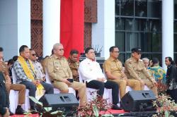 Canangkan Gerbangdutas 2024 di Kalbar, Mendagri Tito Disambut Tarian Besatu Bangun