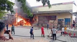 Gudang Palet Terbakar, Pegawai Transmart Kota Serang Panik