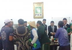 Usai Dilantik Sebagai Anggota Legislatif Kantor Fraksi PKB Mendadak Didatangi Masyarakat, Ada Apa?