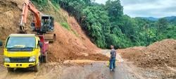 Longsor di Dusun Bulu Baru Karossa Mateng Hambat Akses Jalan Trans Sulawesi