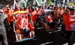 Gunakan Becak Mendaftar di KPU, Pengamat Politik: Simbol Kedekatan Danny-Azhar dengan Rakyat