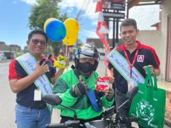 Alfamidi Bagikan Ratusan Eco Bag Ramah Lingkungan di Momen Hari Pelanggan Nasional