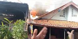 Ditinggal Salat, Sebuah Rumah di Rangkasbitung Terbakar