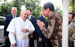 Paus Fransiskus Pimpin Misa Suci Umat Katolik Seluruh Indonesia di Stadion Utama GBK