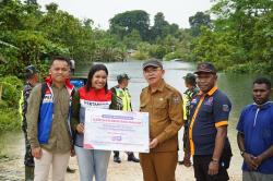 Banjir Landa 3 Distrik di Kabupaten Sorong, PT KPI Unit Kasim Distribusikan Bantuan