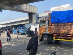 Imbas Kecelakaan Truk Tangki Yang Tewaskan 5 Orang di Plumpang, Warga Cegat Truk Yang Melintas