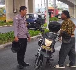 Viral Polisi Amankan Pria Acungkan Sajam di Jaktim, Kapolri Ganjar Tiket Perwira Untuk Aiptu Agus