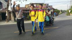 Kanit Gakkum Satlantas Polres Batu Bara Melakukan Kegiatan Pengaturan Lalu Lanitas Diwilaya Hukum Po