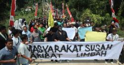 Warga Lebak Demo PT TCI, Tuding Limbah Pabrik Sebabkan Sungai Ciujung Tercemar