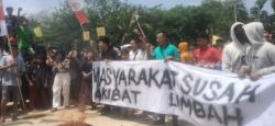 Cemari Sungai, Mahasiswa Bersama Masyarakat Gelar Aksi Unjuk Rasa di Depan PT TCI Cileles