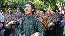 Kirab Budaya Hari Jadi ke-103 Desa Karangpelem Sragen Tampilkan Kesenian Untup-Untup