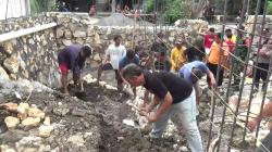 Geger...warga Ancam Bongkar Paksa Saat Menemukan Tulang dan  Kain Mori Terkubur di tengah Bangunan