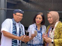 Anggota DPR RI dan Yayasan Batik Jawa Barat Apresiasi Batik Khas Karawang
