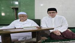 Silaturahmi ke Ponpes Darrut Tauhid, Dion Agasi Minta Doa KH Toifur Mawardi dan para Santri