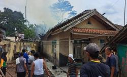 Rumah Pensiunan PNS di Lebak Terbakar, 30 Karung Padi dan Berkas Penting Ludes