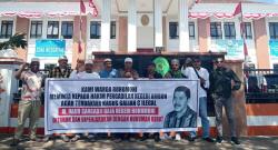 Raja Rohomoni Daud Sangadji Jalani Sidang di PN Ambon, Warga Demo Minta Ditahan