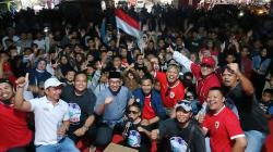 Meski Hujan, Ratusan Masyarakat Antusias Nobar Timnas Indonesia  vs Australia Bersama Ivan-Dede