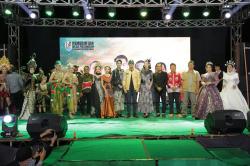 Ribuan Pasang Mata Terpukau Spektakuler Pucangan Fashion Celebration 2024