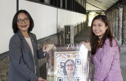 IA ITB Jatim Persembahkan Karya Unik: Lukisan QR Art untuk Rektor ITB