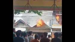 Kebakaran Melanda Pemukiman Padat Penduduk di Tuban