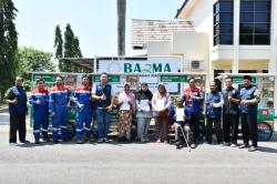 Sejahtera Bareng Bazma, Penyandang Disabilitas di Indramayu Terima Bantuan Gerobak Dagang