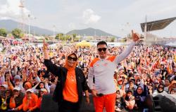 FKJ-NUR dan Ribuan Emak-emak Palopo Riang Gembira dalam Zumba Party