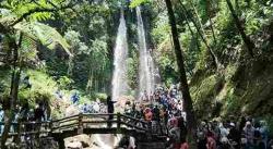 10 Ribu Wisatawan Serbu Air Terjun Jumog Karanganyar