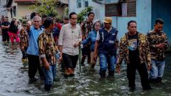 Rico Waas Tinjau Warga yang Terdampak Banjir di Medan Labuhan 